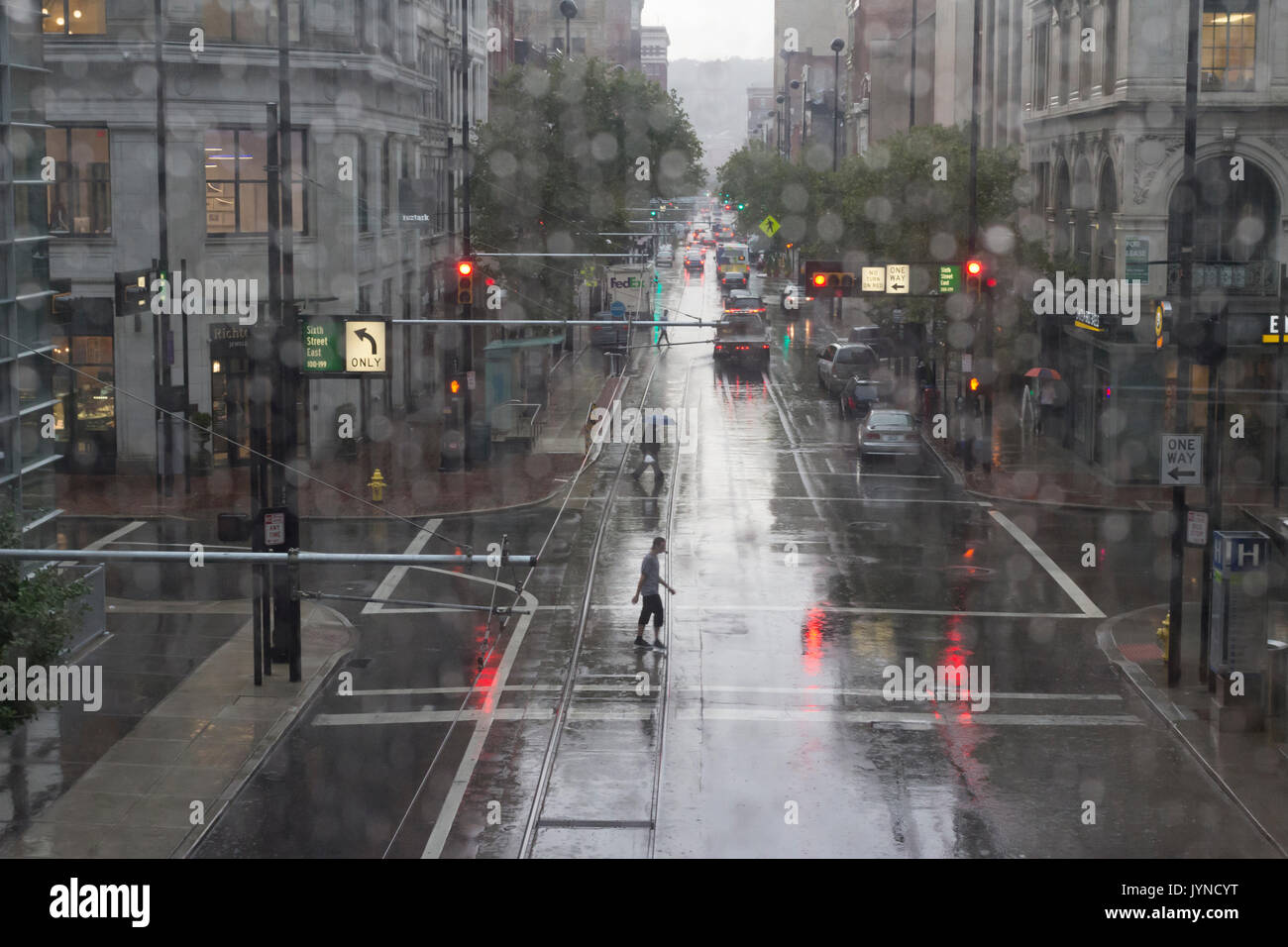 Giorno di pioggia nella città. Foto Stock