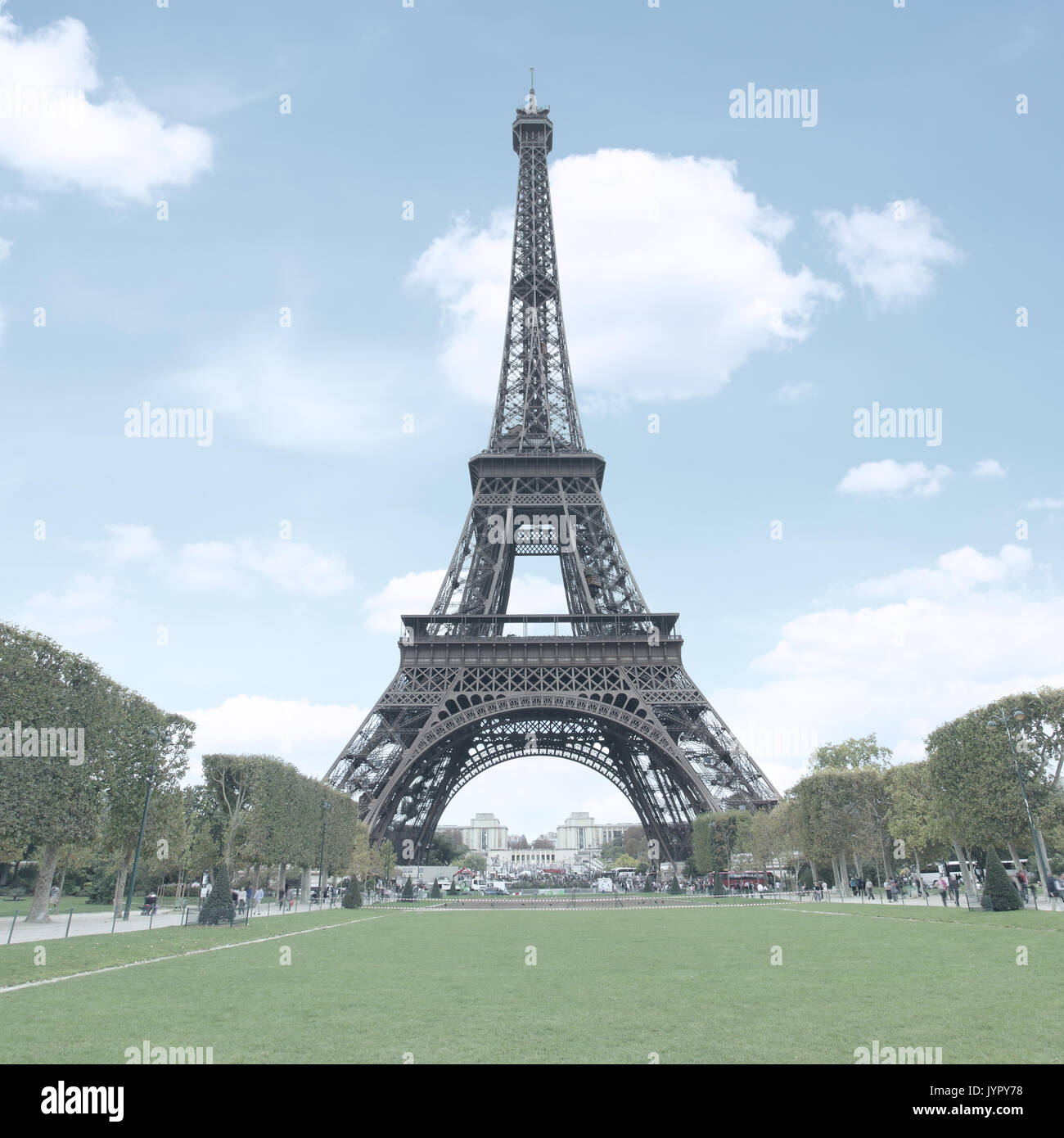 La Torre Eiffel a Parigi. Immagine dai toni Foto Stock
