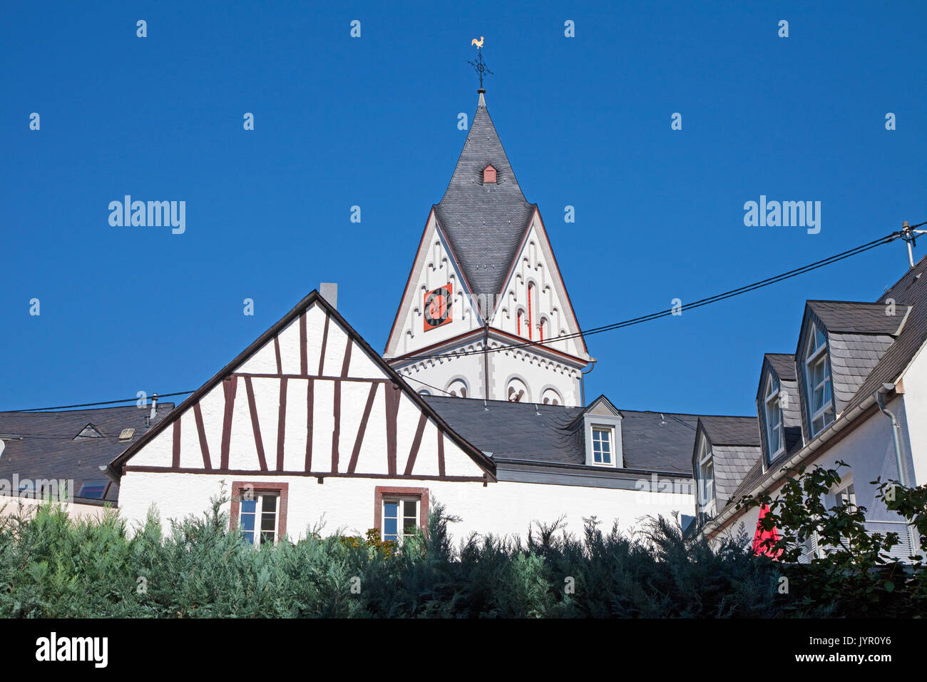 Winningen Weinort mit evangelischer Kirche, Untermosel, Landkreis Mayen-Koblenz Renania-Palatinato, Deutschland, Europa | Villaggio del vino Winningen con ch Foto Stock