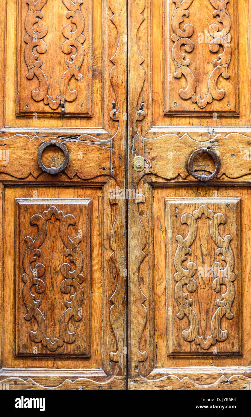 Antica porta di legno con intarsio Foto Stock