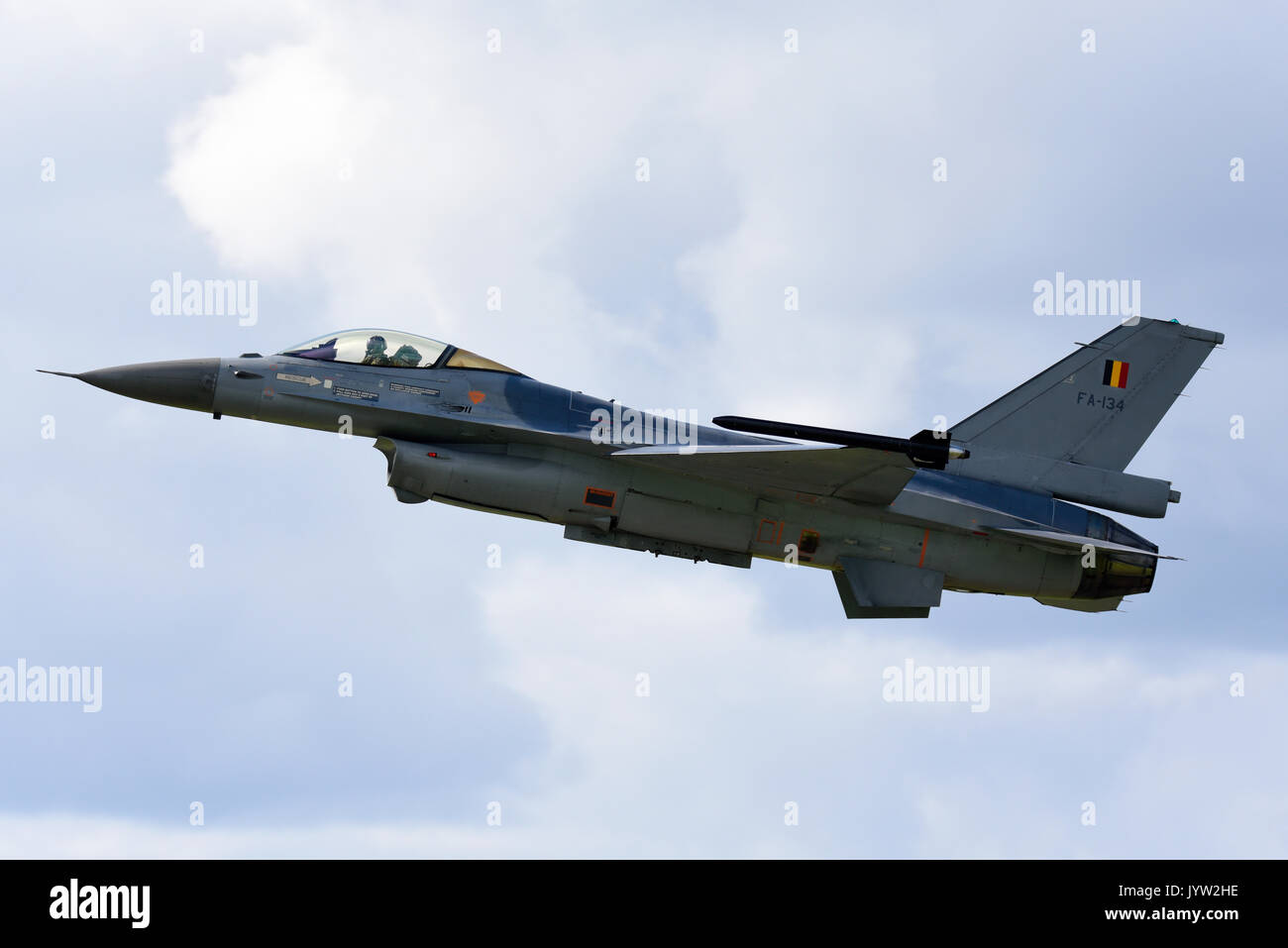 Belga di Air Force componente aria General Dynamics F-16AM Fighting Falcon jet da combattimento aereo FA-134 visualizzazione a Biggin Hill Festival di airshow di volo Foto Stock