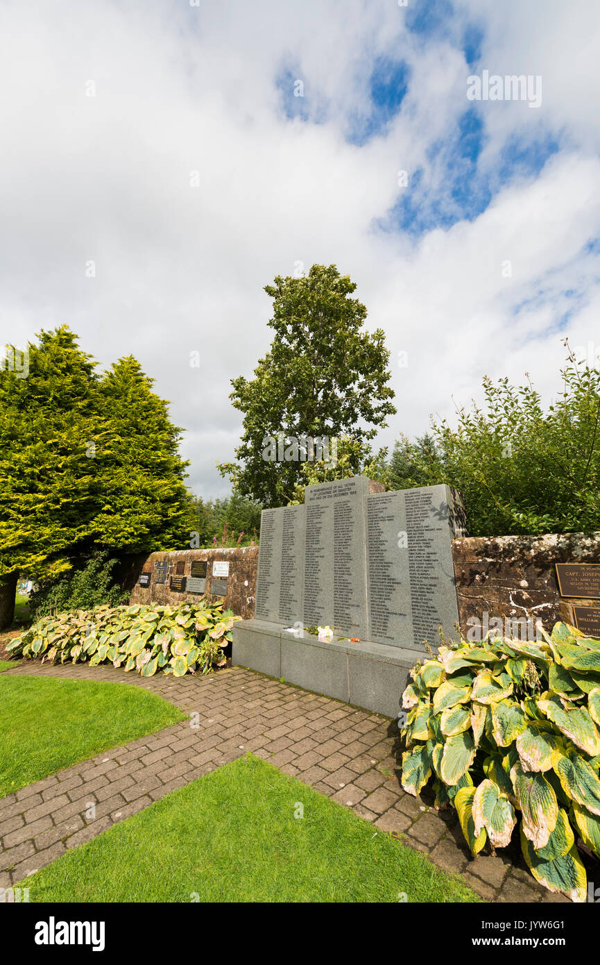 Lockerbie, Scotland, Regno Unito - 19 agosto 2017: il giardino del ricordo per le vittime di Lockerbie disastro aereo in Dryfesdale cimitero, Lockerbie. Foto Stock