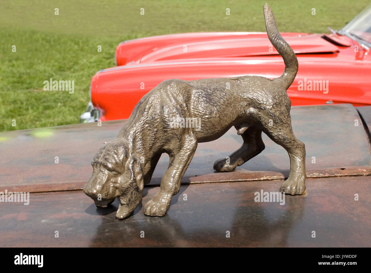 Vecchio bronzo vintage hound dog ornamento del cofano Foto Stock