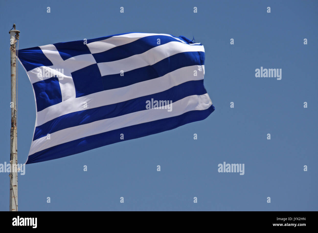 Bandiera Greca sventolare nel vento Foto Stock