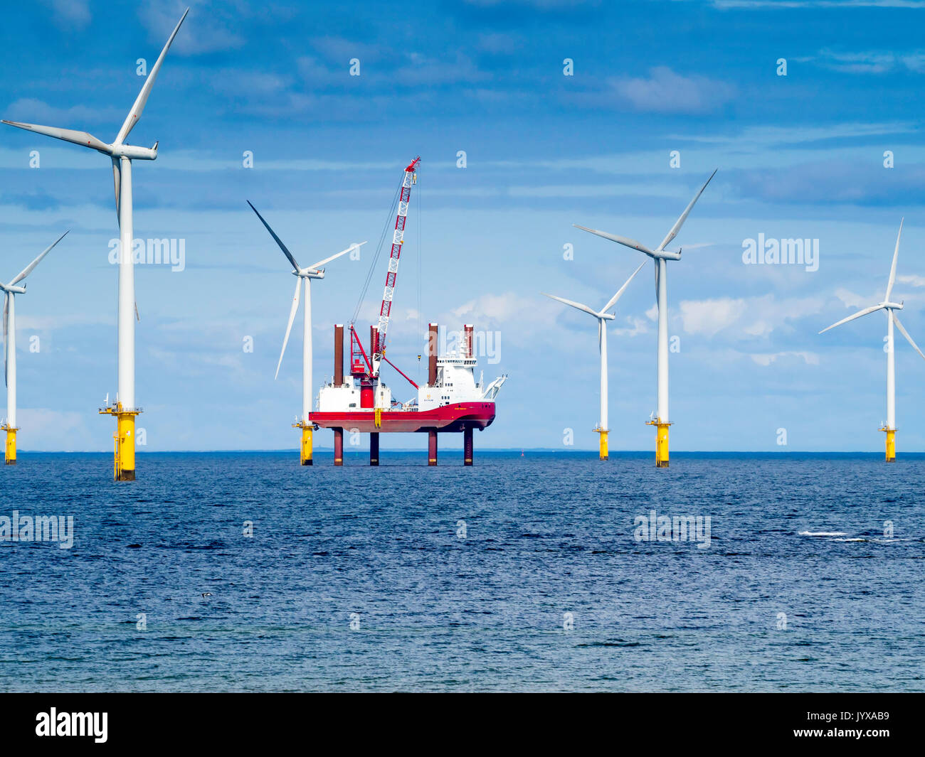 Manutenzione Jack-Up nave Server vento IMO 9670793 supporto di interventi di manutenzione su uno dei 2.2 MW turbine di Teeside per centrali eoliche offshore Redcar Foto Stock