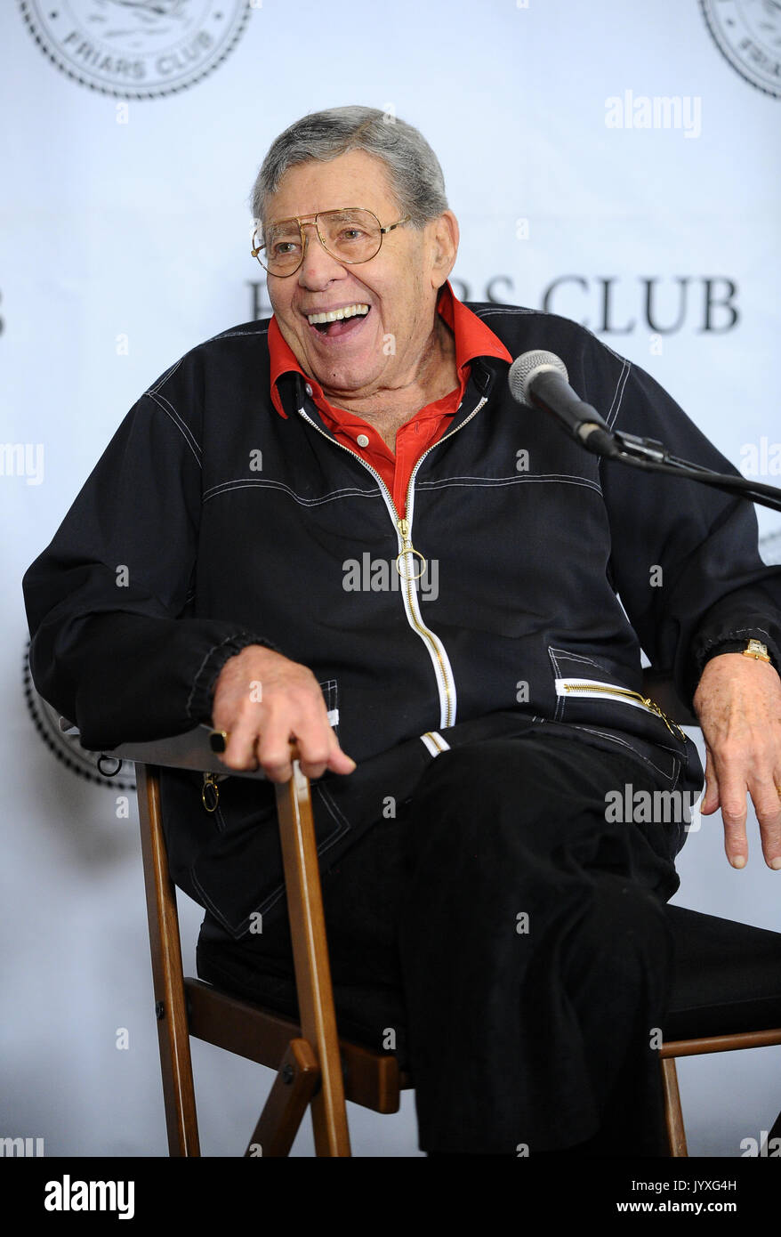 NEW YORK, NY - 5 giugno: comico Jerry Lewis raffigurato all'Frati Club per il cinquantesimo anniversario della commedia Classic ' Professore Matto" un nuovo Blu-ray viene rilasciato, la città di New York, giugno 5, 2014 © RTNPluvious/MediaPunch Foto Stock