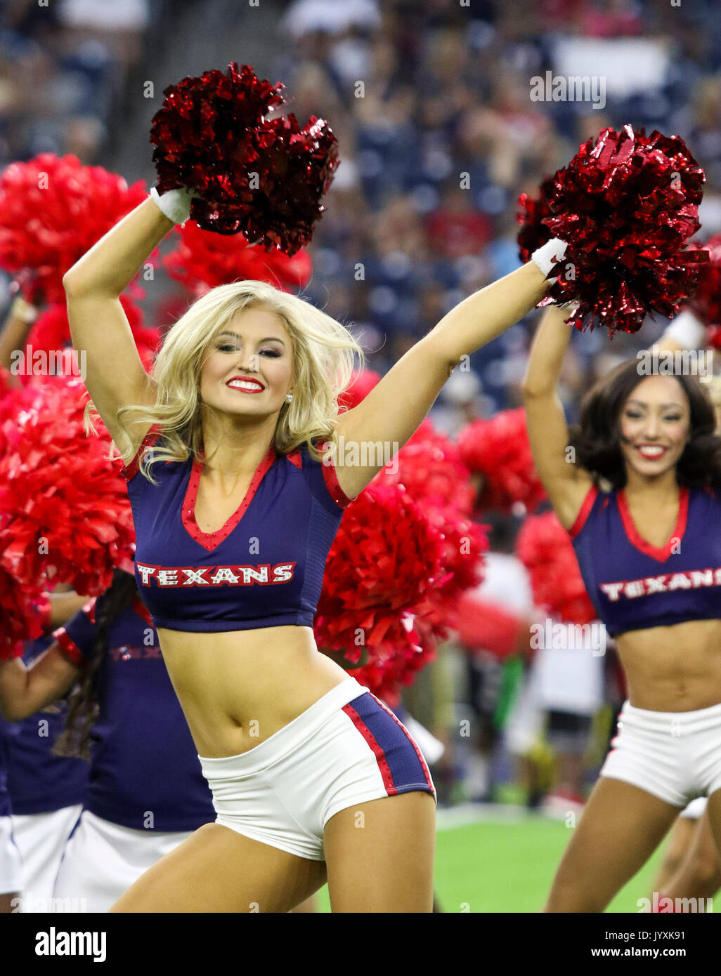 19 agosto 2017: a Houston Texans cheerleader durante la NFL preseason game tra New England Patriots e Houston Texans al NRG Stadium di Houston, TX. John Glaser/CSM. Foto Stock