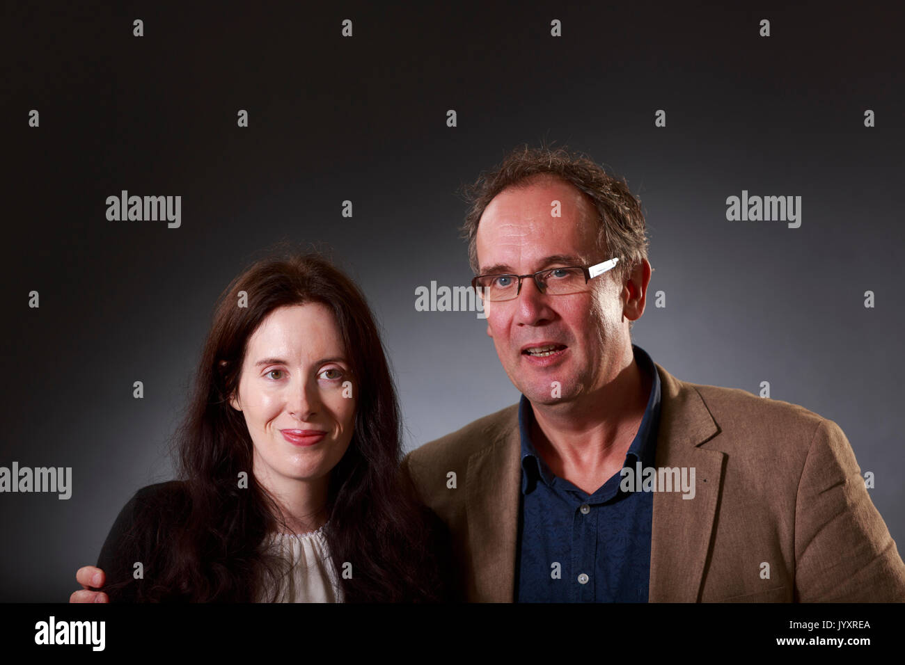 Edimburgo, Scozia, Regno Unito. 21 Ago, 2017. Giorno 10 Edinburgh International Book Festival. Nella foto: Eva Dolan, scrittore, Essex-basato copywriter e ad intermittenza di successo il giocatore di poker e Volker Kutscher, tedesco crimen romanziere. Pak@ Mera/Alamy Live News. Credito: pak@ Mera/Alamy Live News Foto Stock