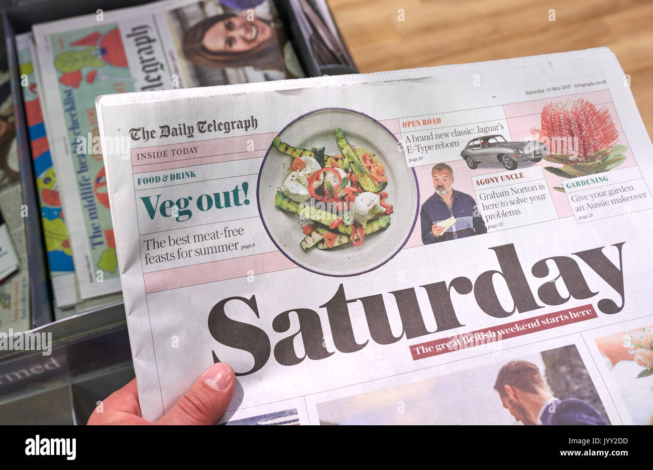 Londra, Inghilterra - 14 Maggio 2017 : Il Daily Telegraph sabato il quotidiano. Il Daily Telegraph, a cui viene comunemente fatto riferimento semplicemente come il telegrafo, è un compit Foto Stock