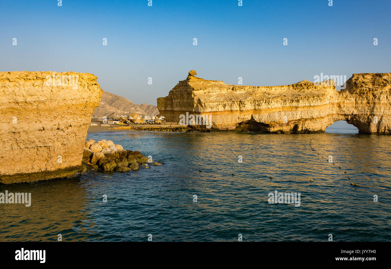 Arch Rock - Qantab Beach, Muscat Oman Foto Stock