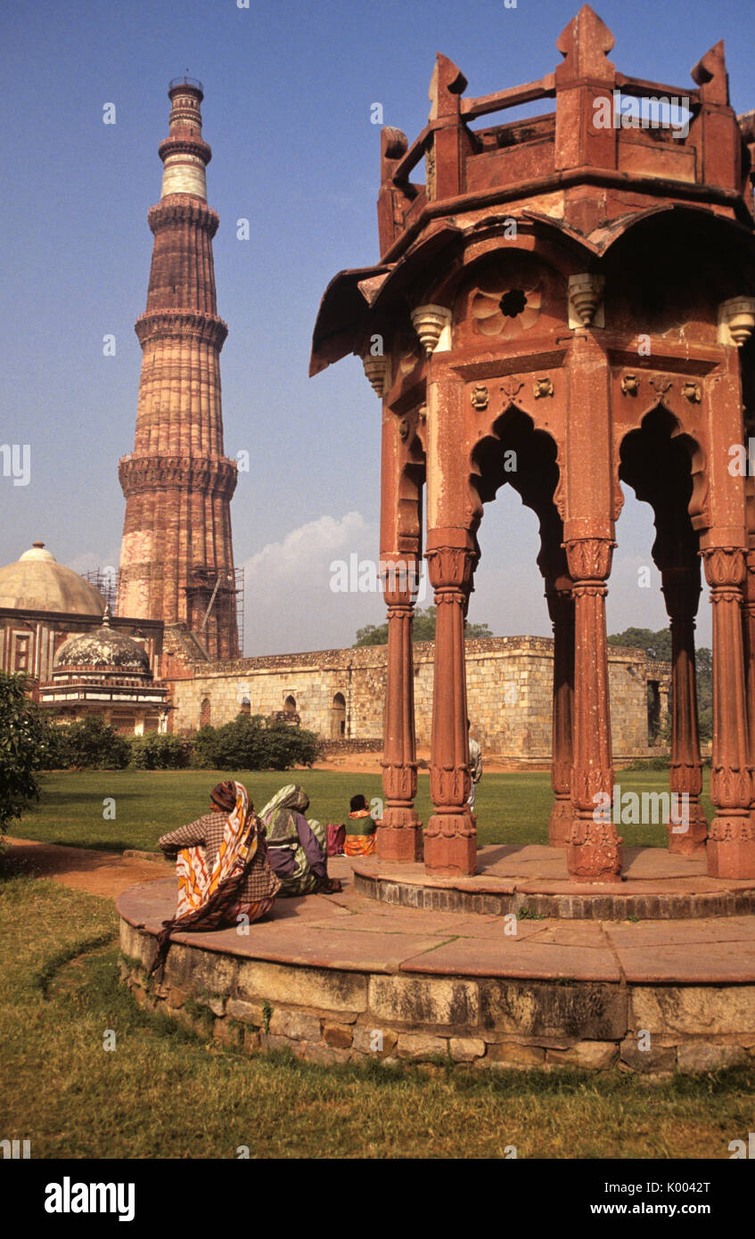 Qutb Minar sotto lavori di restauro, Delhi, India Foto Stock