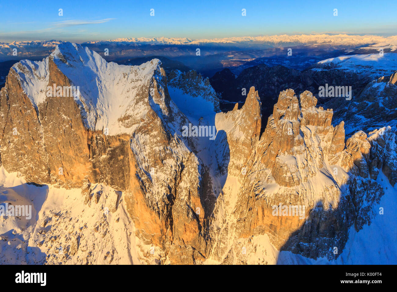 Vista aerea del Catinaccio e Torri di Vajolet al tramonto. Sciliar Parco naturale Dolomiti Trentino Alto Adige Italia Europa Foto Stock