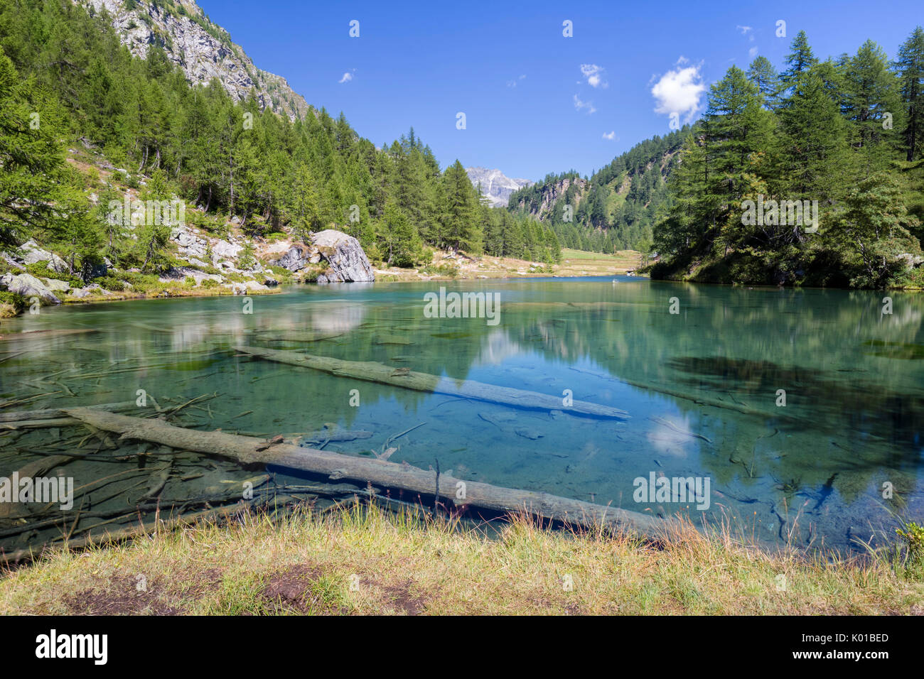 Il piccolo lago vicino a Crampiolo noto come il Lago delle Streghe, Alpe Devero, valle Antigorio, Piemonte, Italia. Foto Stock