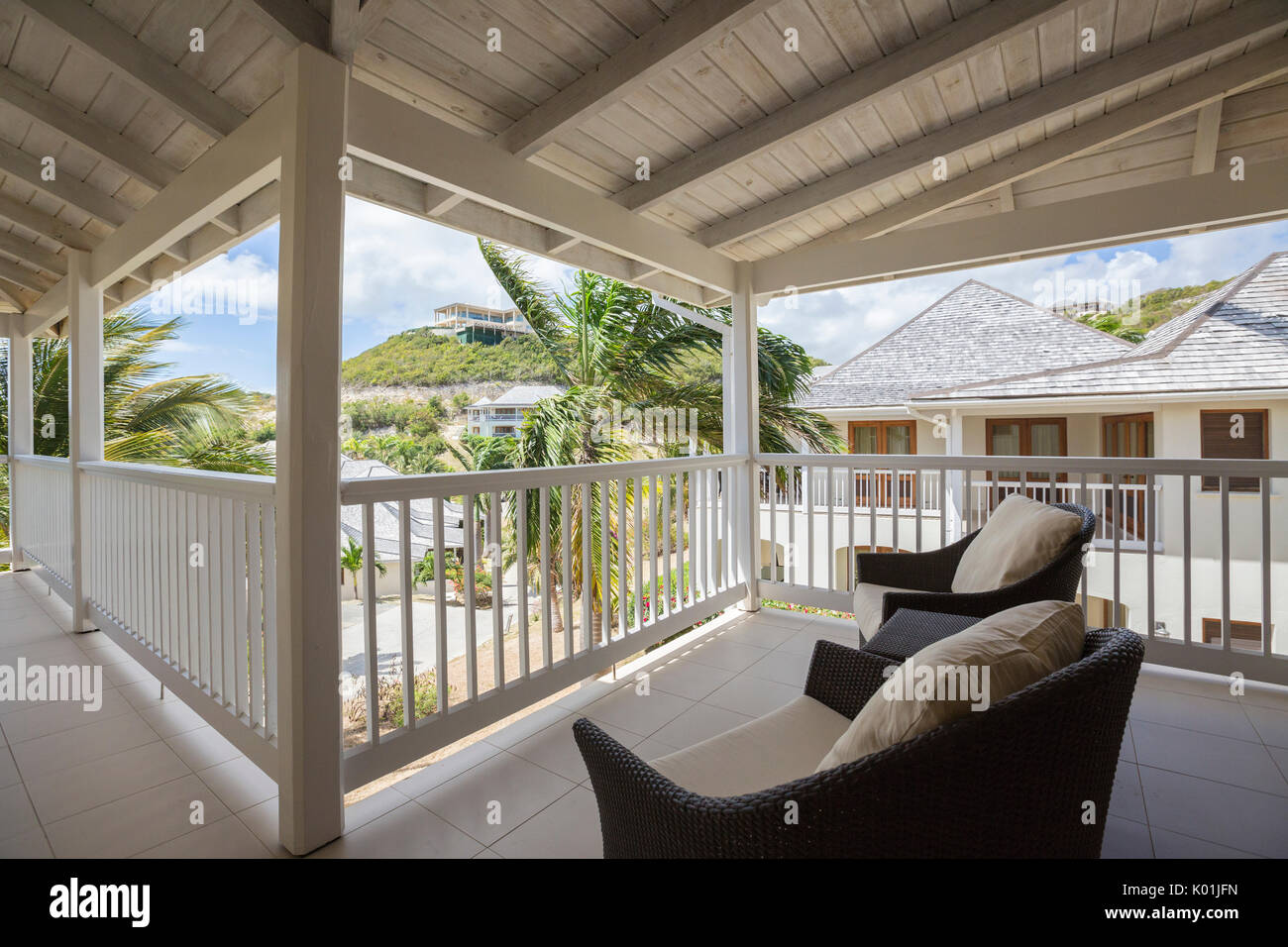 La terrazza di un confortevole cottage di una località turistica Nonsuch Bay Caraibi Antigua e Barbuda Isola sottovento West Indies Foto Stock