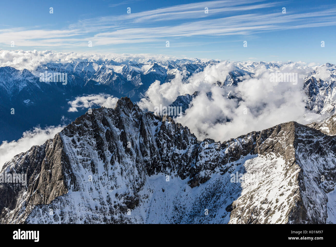 Vista aerea della coperta di neve Sasso Manduino Val dei Ratti Val Chiavenna Valtellina Lombardia Italia Europa Foto Stock