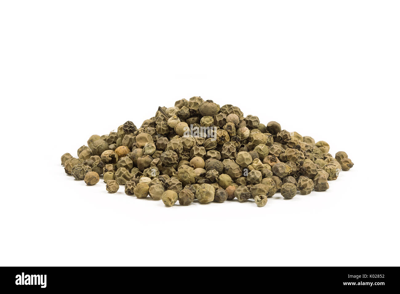 Pila di peppe verde isolato su sfondo bianco Foto Stock