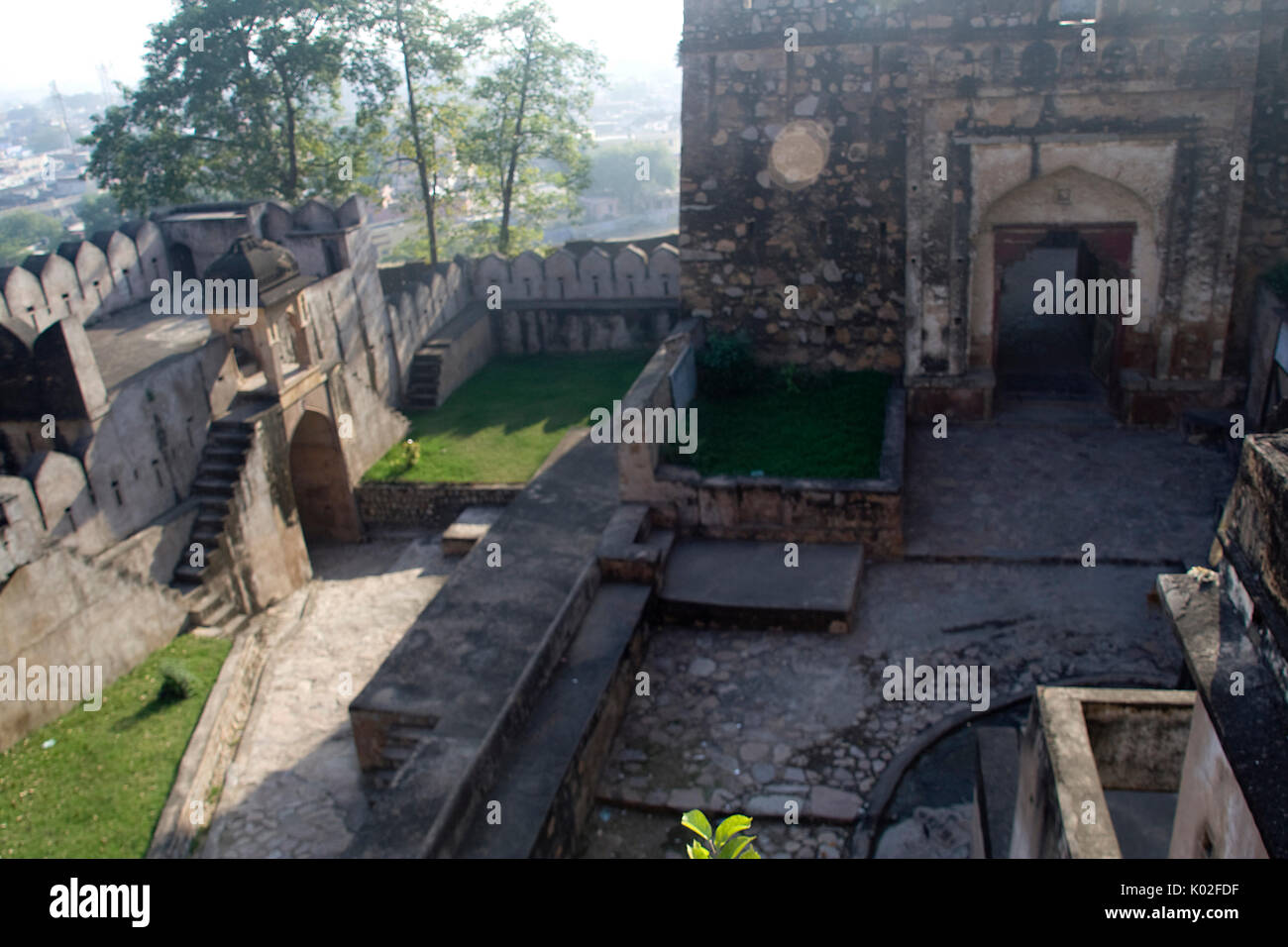 Vista dall'alto del centro storico di Fort presso Jhansi, Uttar Pradesh, India, Asia caricati su 27LUG17 accettati Foto Stock