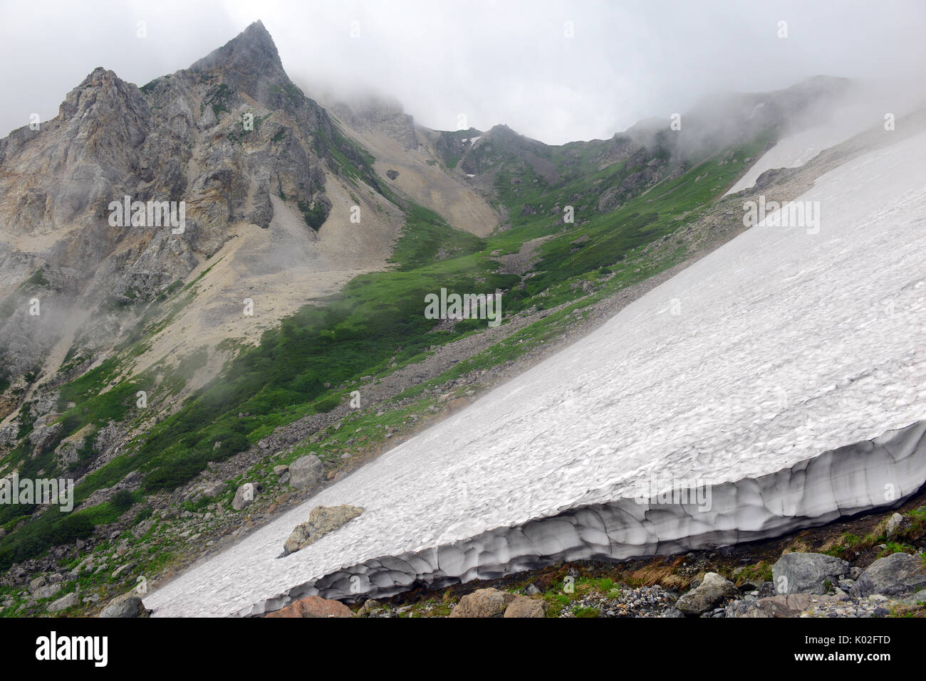 Giappone Alpi di Chubu Sangaku National Park, un giorno di viaggio in treno da Tokyo e un luogo popolare per lo sci e snowboard in inverno e escursionismo e climbi Foto Stock