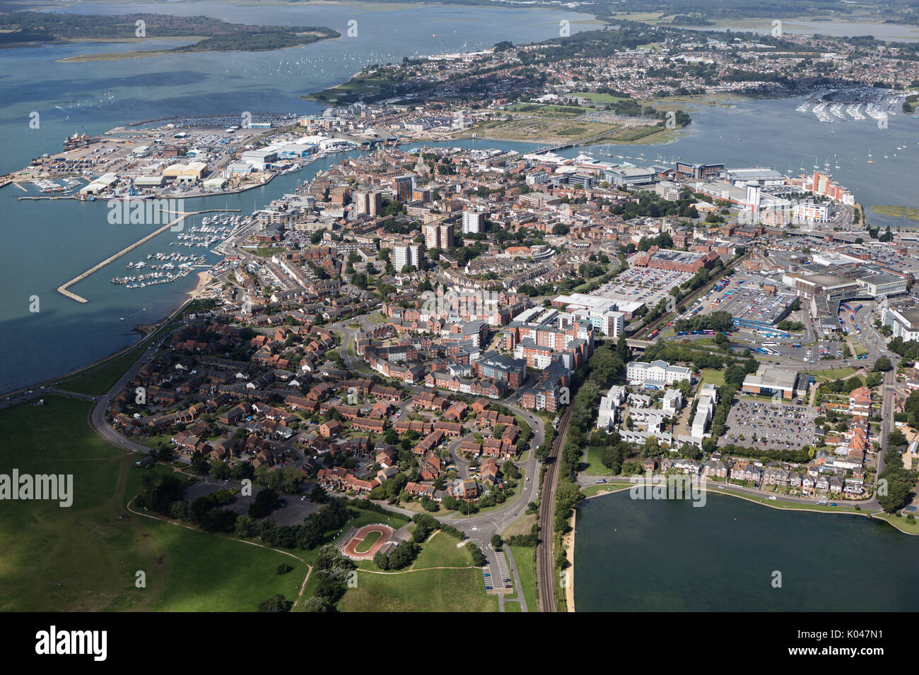 Un ampia vista aerea del Dorset città di Poole e porto circostante Foto Stock