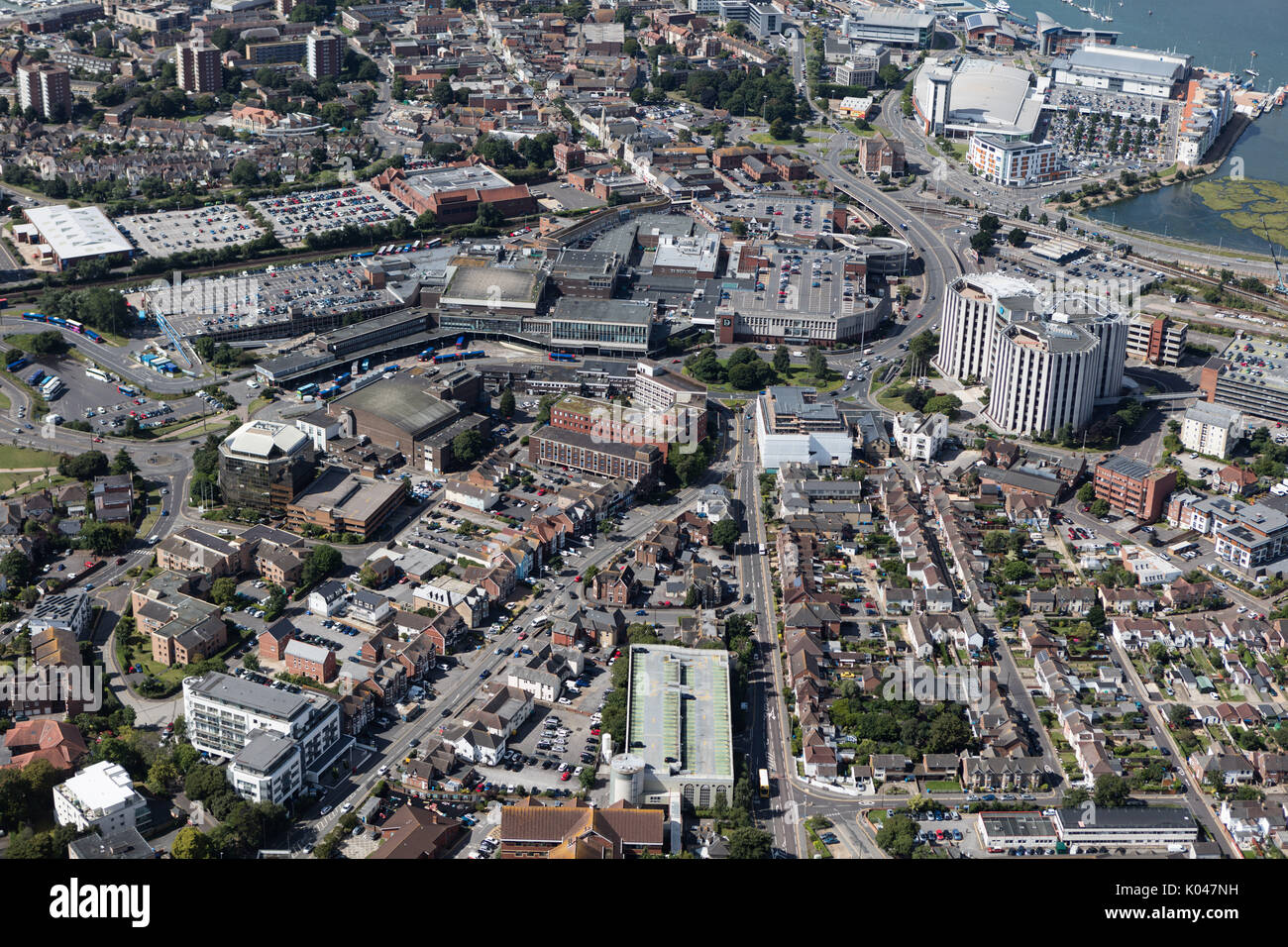 Un primo piano vista aerea del porto di Poole centro città Foto Stock