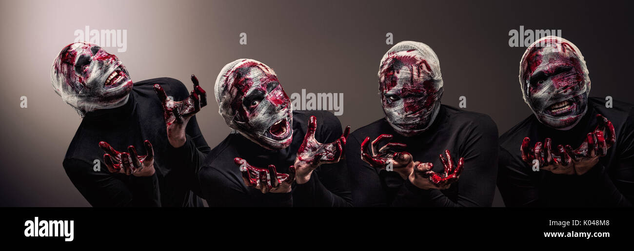 Una drammatica trasformazione di un creepy halloween lich con bendaggio sanguinosa in dark lord voldemort. Foto Stock