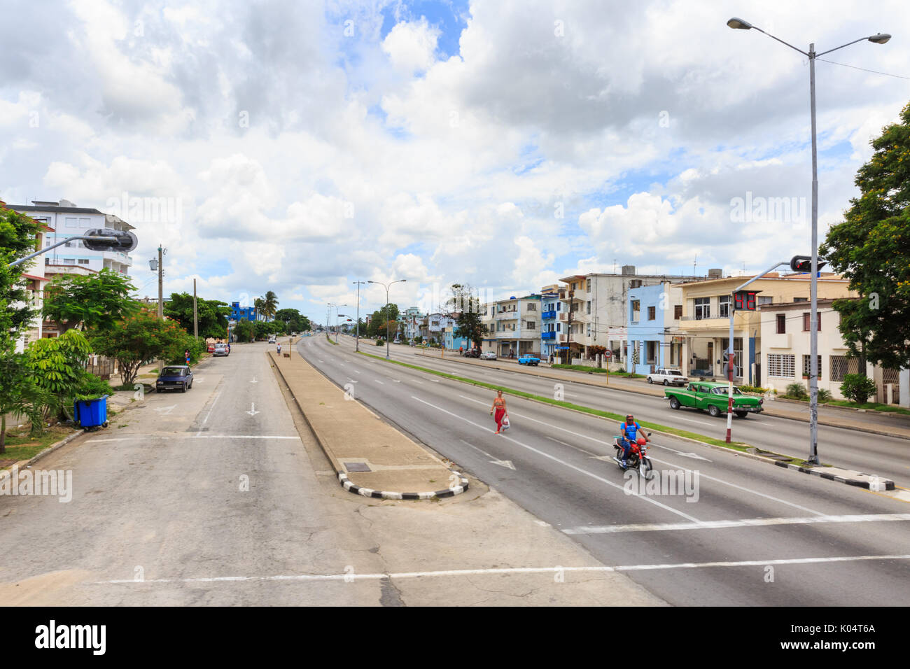 Ampia avenue road, Calle 42 street a Miramar, Havana, Cuba Foto Stock