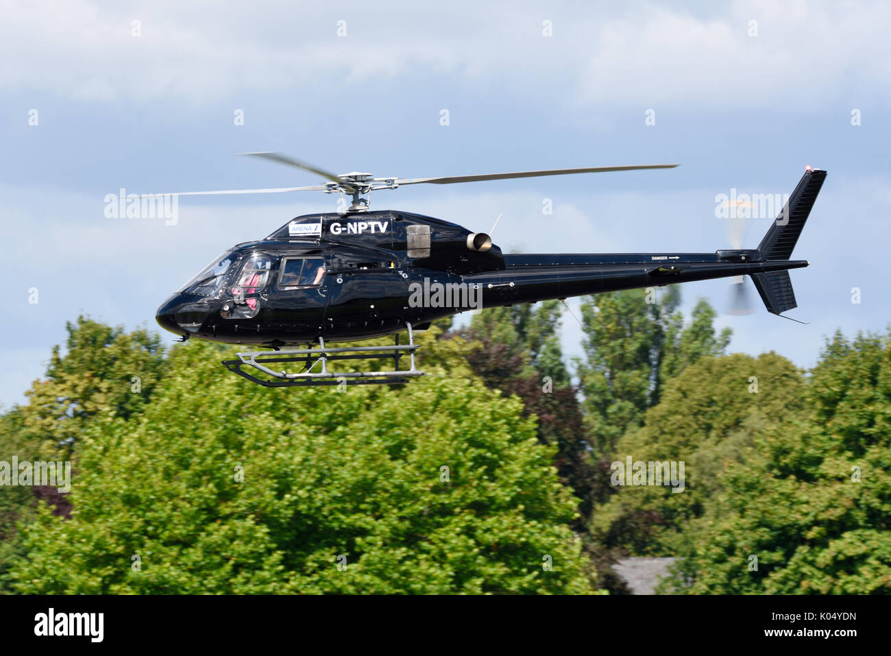 Eurocopter AS355 NP Ecureuil II (Squirrel) elicottero G-NPTV di proprietà della Arena Aviation Ltd di Redhill presso l'aeroporto Biggin Hill, Kent, Regno Unito Foto Stock
