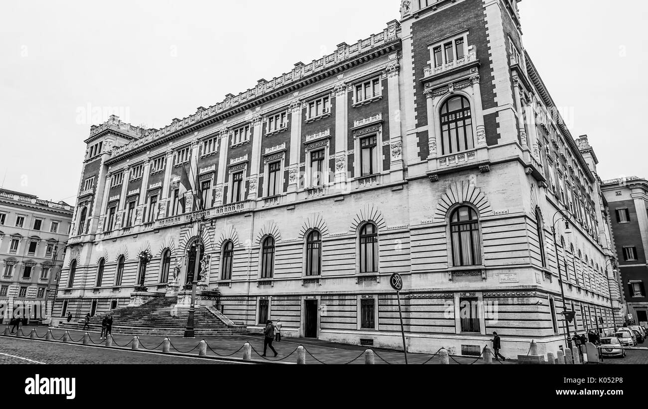 Il Parlamento a Roma - impressionante edificio nel centro della città - Roma / Italia - 6 novembre 2016 Foto Stock