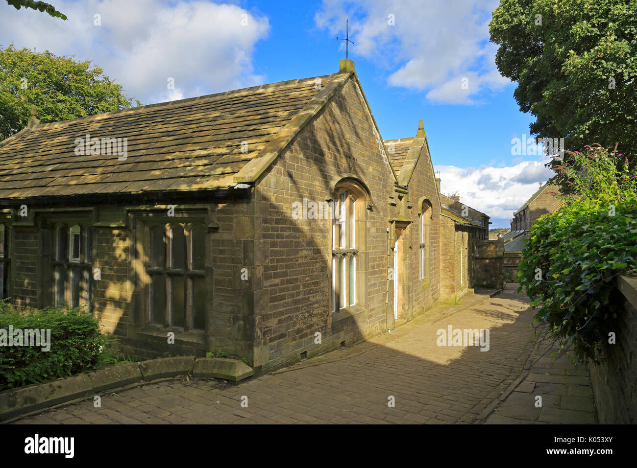 Vecchia scuola Camera, costruito da Patrick Brontë nel 1832 e ha insegnato a da tutti i suoi famosi bambini, Church Street, Haworth, West Yorkshire, Inghilterra, Regno Unito. Foto Stock