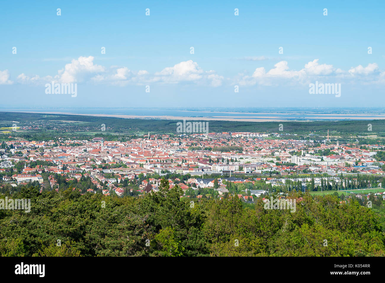 Vista di Sopron e il lago ferto da karoly lookout tower, Ungheria Foto Stock