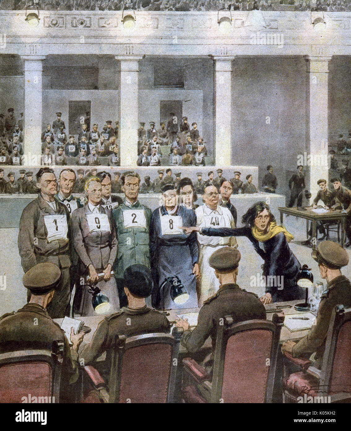 Prove di guerra a Luneburg. Belsen personale Josef Kramer (1) & Irma Greese (9) insieme con gli altri sono identificati. Data: 1945 Foto Stock