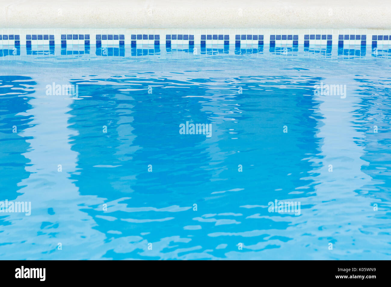 Piscina a spagnolo villa vacanze sfondo Foto Stock