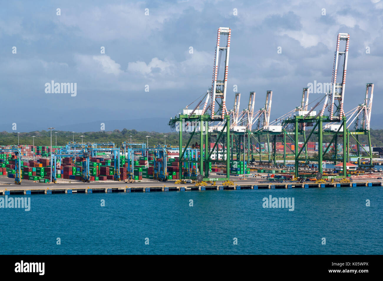 Il Colon, Panama. Gru per container nel porto. Foto Stock