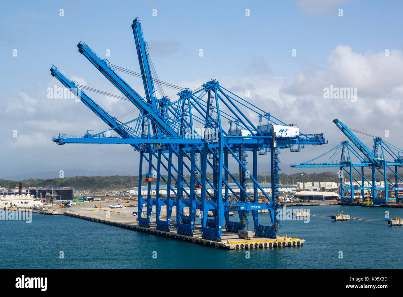 Il Colon, Panama. Gru per container nel porto. Foto Stock