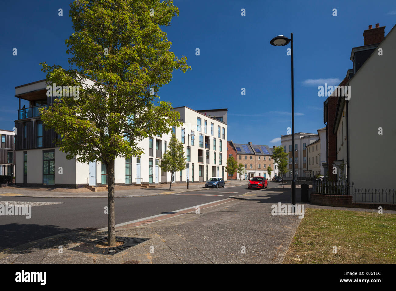 Il molto vario di stili architettonici di case e appartamenti formanti una parte di Eco-design di sviluppo a Upton un sobborgo di Northampton, England, Regno Unito Foto Stock