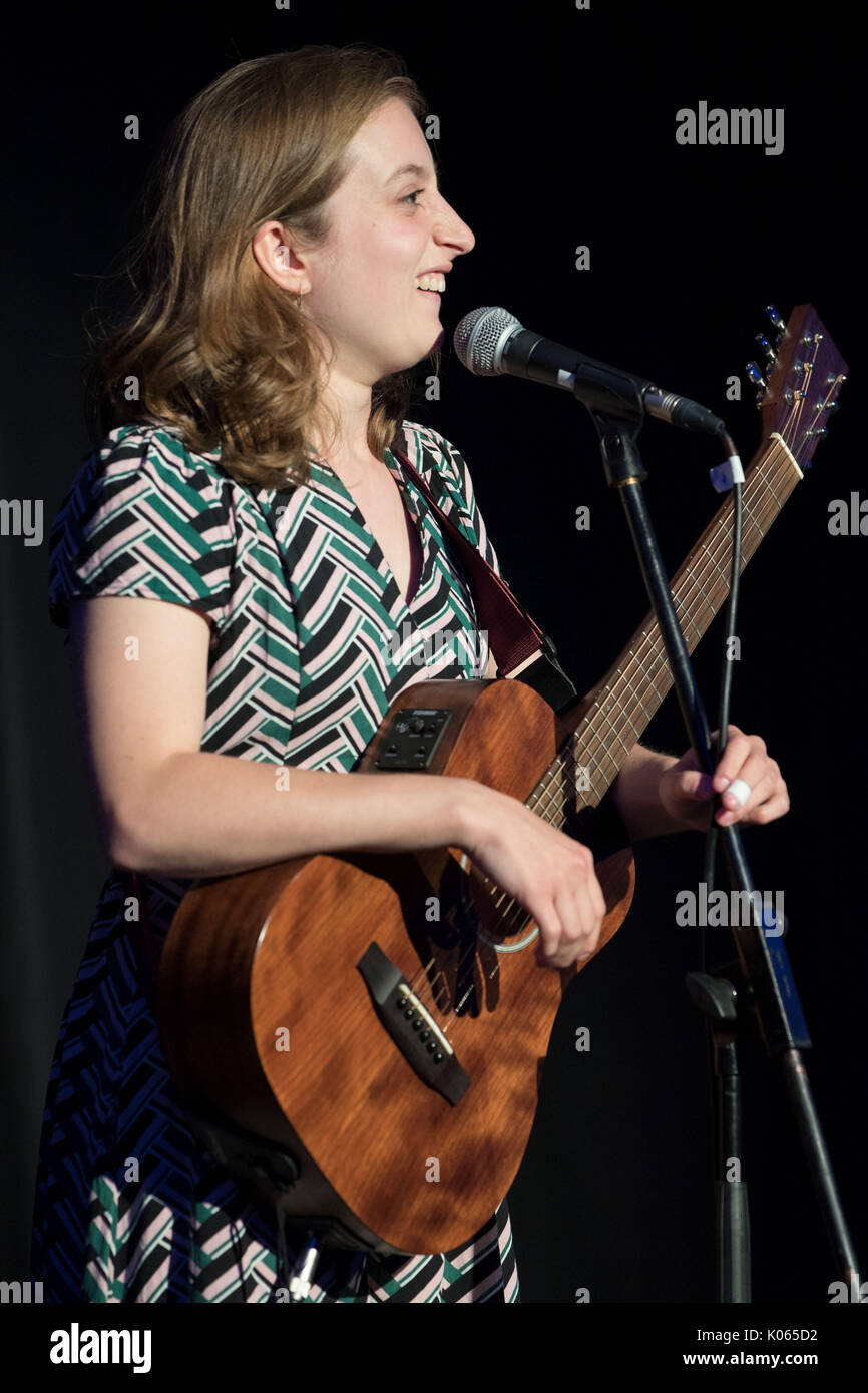 Divertito alci Comedy Award, il divertito alci Comedy Award caratteristiche finali estratti da dieci migliori Fringe spettacoli comici da relativamente sconosciuti musicisti che sono state selezionate da industria commedia i partecipanti in primo luogo online e quindi a vivere durante la frangia Staring Mark Dolan sono Lauren Pattison Bec Hill, Ian Smith, Mark Simmons, Alasdair Beckett-King, Alistair Williams, Rob Kemp, Il Kagools Harriet Braine e Chris Martin. ALISTAIR WILLIAMS: cibo BEC HILL: fuori ordine HARRIET BRAINE: eclissi TOTALE DEL RAMO IAN SMITH: il simbolo del fiocco di neve LADY MUCK: LAUREN PATTISON MARK SIMMONS: uno LINERER IL ALASDA Foto Stock