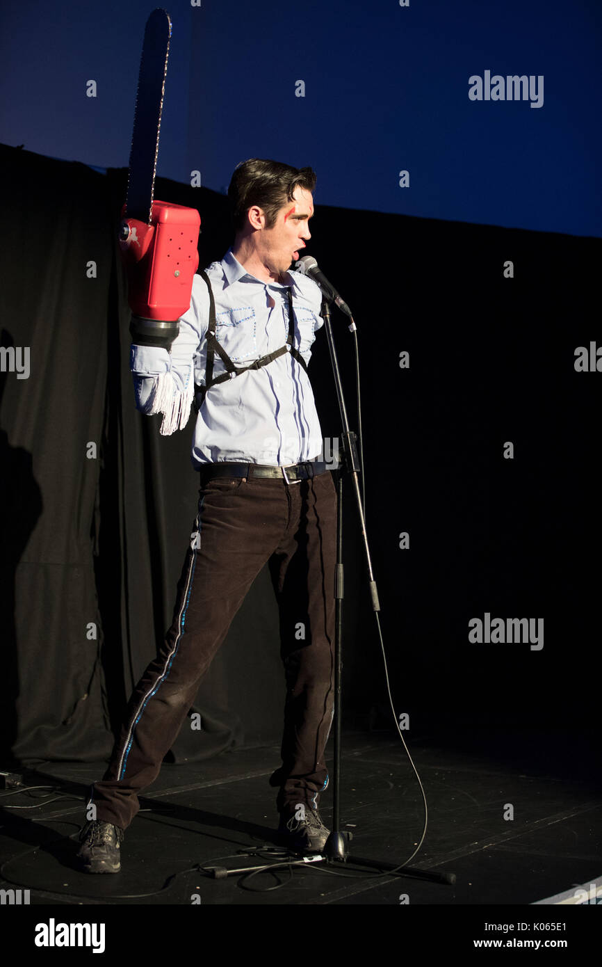 Divertito alci Comedy Award, il divertito alci Comedy Award caratteristiche finali estratti da dieci migliori Fringe spettacoli comici da relativamente sconosciuti musicisti che sono state selezionate da industria commedia i partecipanti in primo luogo online e quindi a vivere durante la frangia Staring Mark Dolan sono Lauren Pattison Bec Hill, Ian Smith, Mark Simmons, Alasdair Beckett-King, Alistair Williams, Rob Kemp, Il Kagools Harriet Braine e Chris Martin. ALISTAIR WILLIAMS: cibo BEC HILL: fuori ordine HARRIET BRAINE: eclissi TOTALE DEL RAMO IAN SMITH: il simbolo del fiocco di neve LADY MUCK: LAUREN PATTISON MARK SIMMONS: uno LINERER IL ALASDA Foto Stock