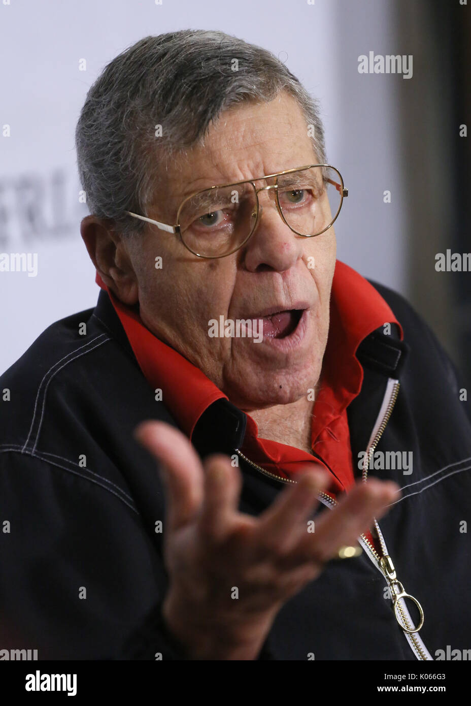 FILE: New York City, Stati Uniti d'America. 21 Ago, 2017. Data di presa: 5 Giu 2014. Jerry Lewis passa. Jerry Lewis assiste i frati Club celebrazione di Jerry Lewis e il cinquantesimo anniversario della 'Il professore matto" a New York Frati Club su Giugno 5, 2014 in New York City. Credito: Erik Pendzich/Alamy Live News Foto Stock
