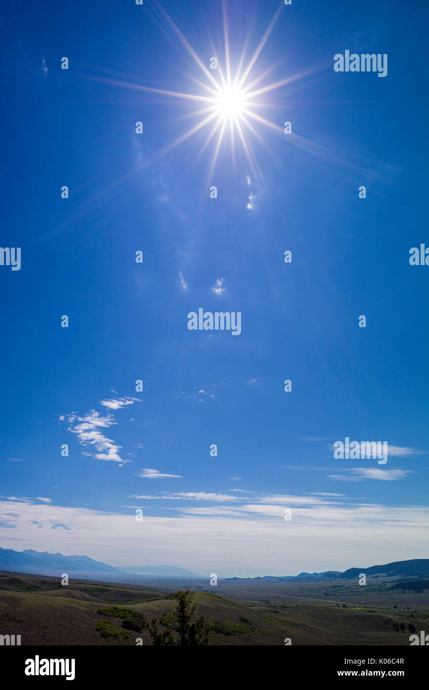 San Luis Valle Centrale, Colorado, Stati Uniti d'America. 21 Ago, 2017. Fotografia del mezzogiorno eclissi solare; la luna tra la terra e il sole, San Luis Valle Centrale, Colorado, Stati Uniti d'America Credito: H. Mark Weidman Fotografia/Alamy Live News Foto Stock
