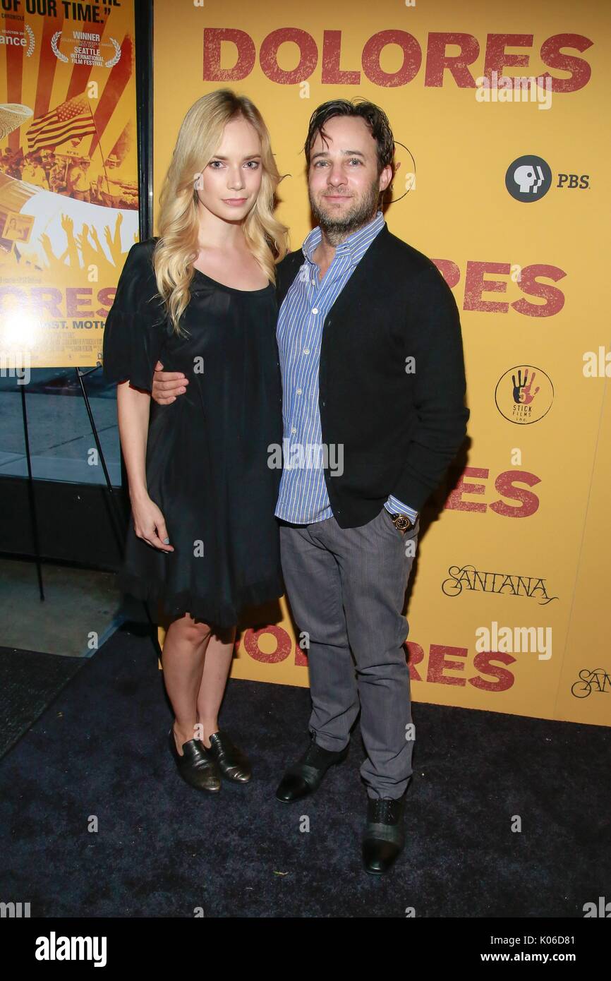 New York, NY, STATI UNITI D'AMERICA. 21 Ago, 2017. Caitlin Mehner, Danny Strong presso gli arrivi di Dolores Premiere, Metrograph, New York, NY Agosto 21, 2017. Credito: Jason Mendez/Everett raccolta/Alamy Live News Foto Stock