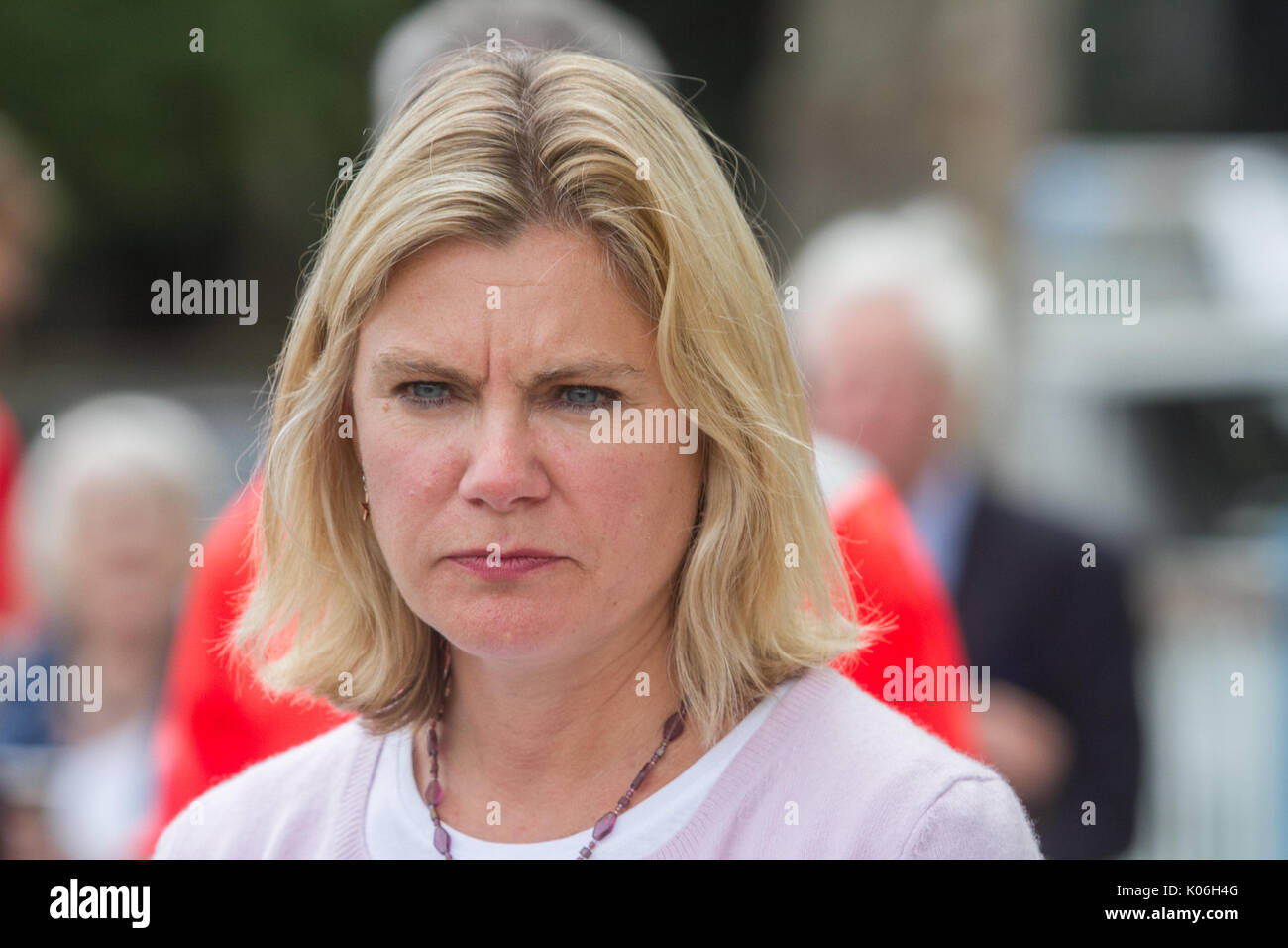 Londra REGNO UNITO. Il 22 agosto 2017. Membro del Parlamento per Putney Justine Greening apre un fiume Tamigi scalo a Putney terrapieno come parte della costruzione Tideway sforzo per contribuire ad affrontare il problema della trabocca dal London vittoriana di fognature per aiutare a proteggere il fiume Tamigi .. Credito: amer ghazzal/Alamy Live News Foto Stock