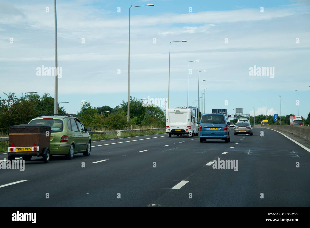 Vista Driver di autostrada in UK con traffico leggero Foto Stock