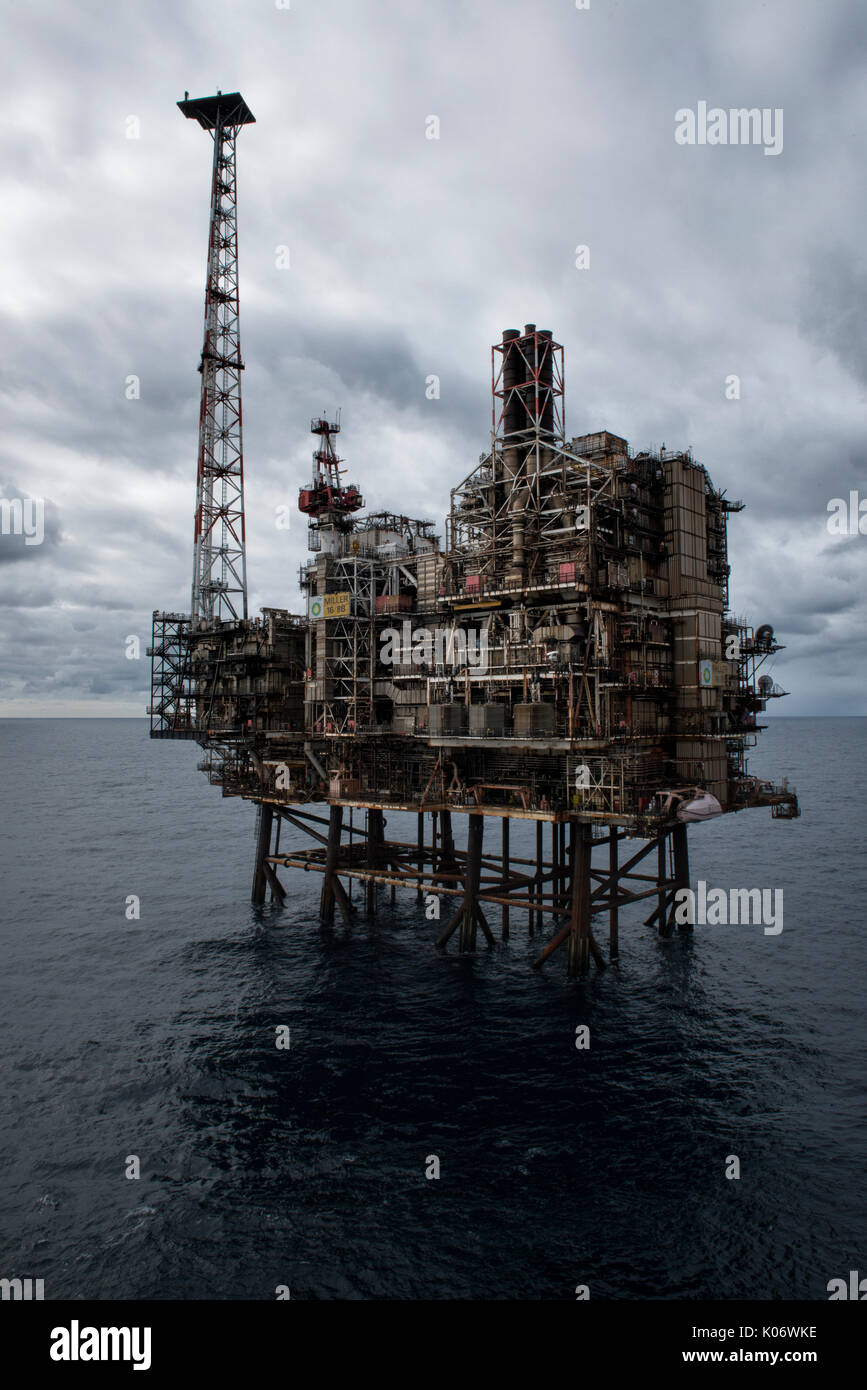 Il bp Miller, il petrolio del Mare del Nord e il gas piattaforma. Credito: lee ramsden / alamy Foto Stock