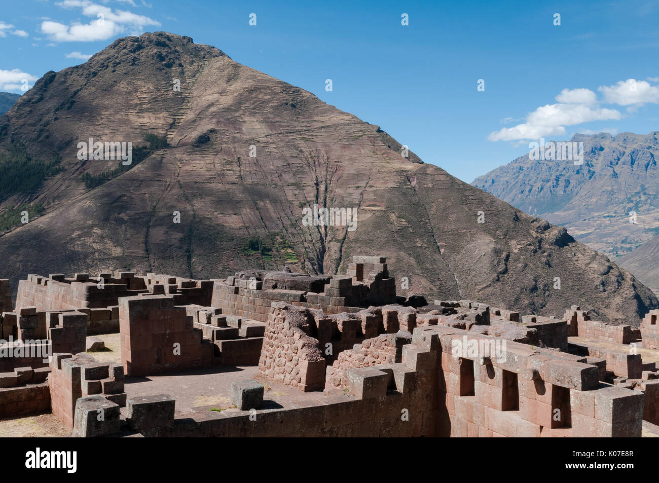 Il tempio del sole nell'antico insediamento Inca di Pisac, Valle Sacra, Perù. Foto Stock