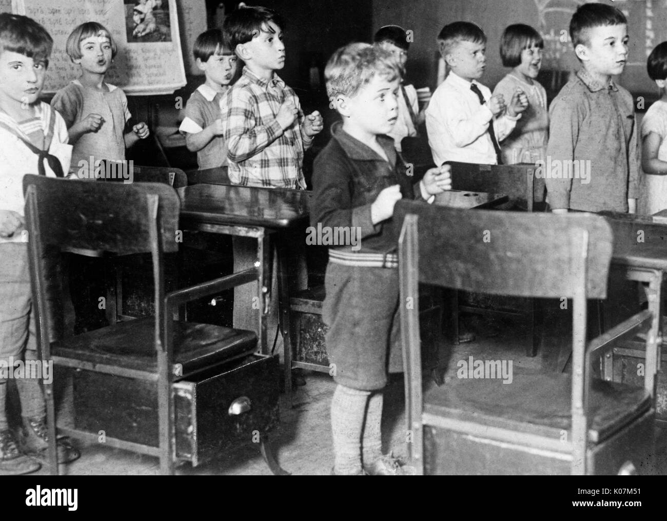 Bambini in una terapia del linguaggio di classe in America Data: circa 1910 Foto Stock