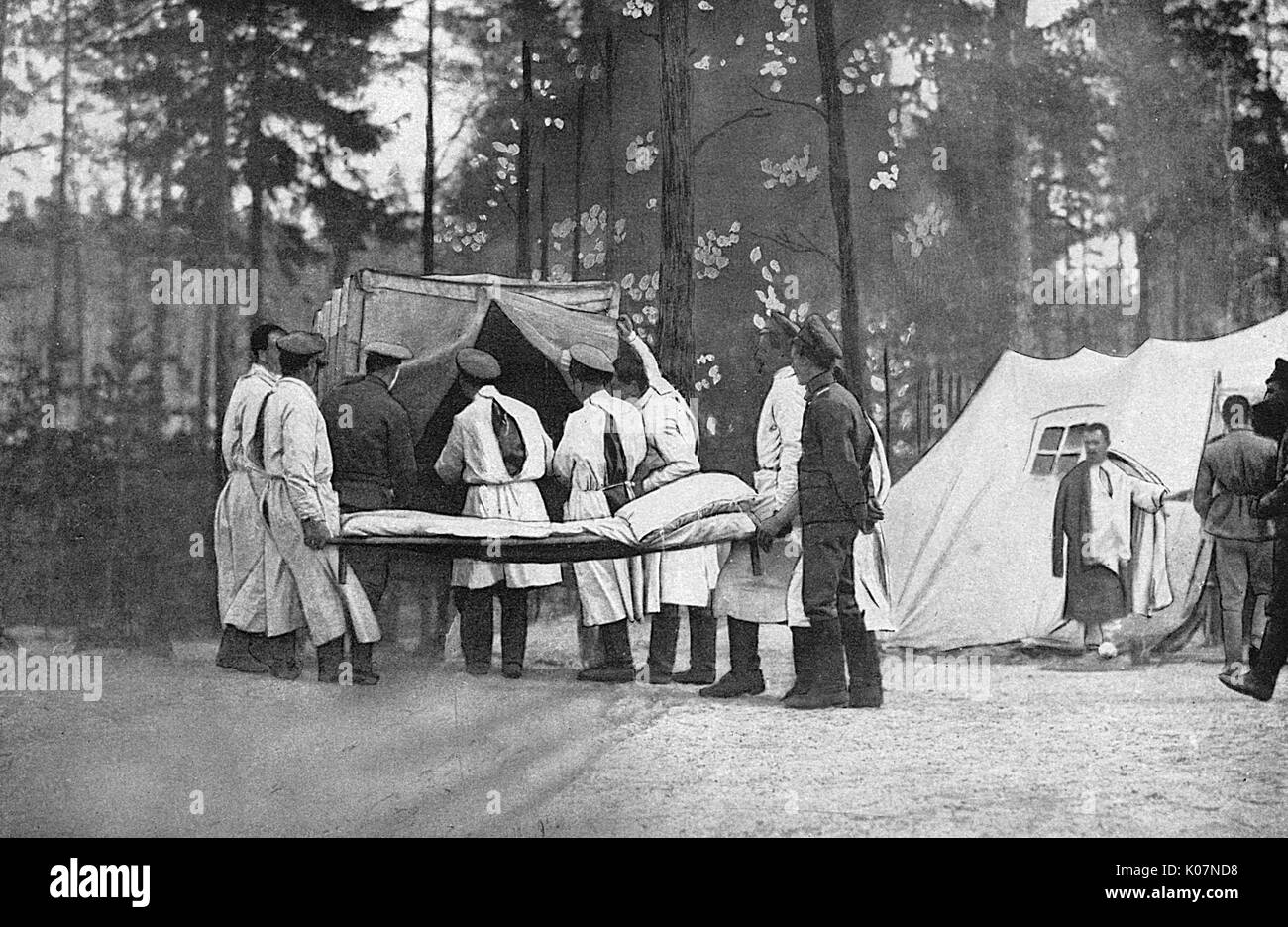 Feriti in arrivo presso l'ospedale da campo, Russia, WW1 Foto Stock