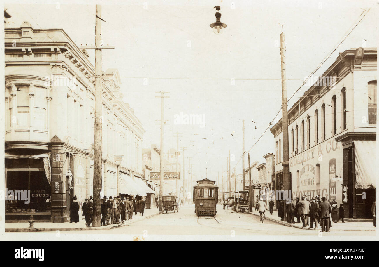 Olympia, USA - scena di strada con tram e persone Foto Stock