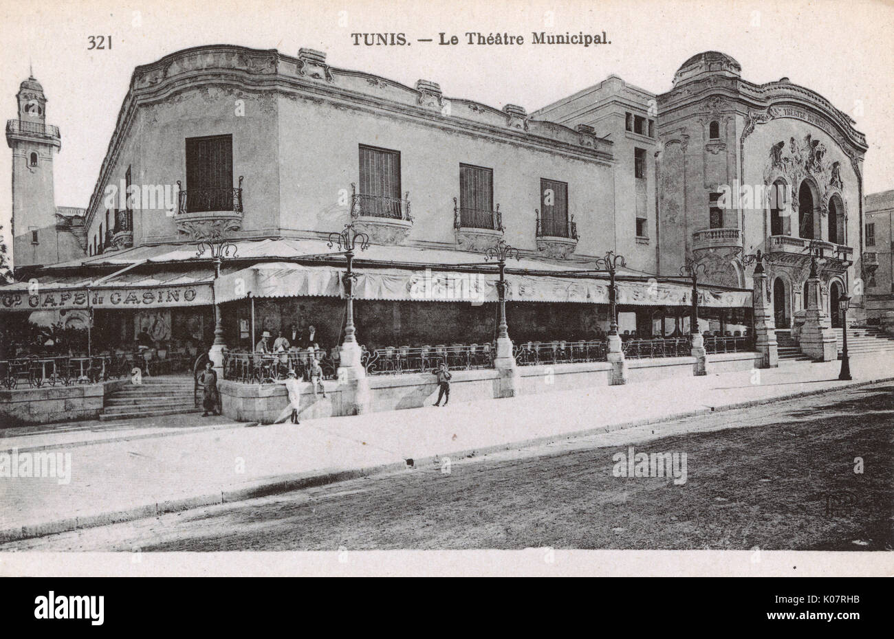 Teatro Comunale, Tunisi, Tunisia, Nord Africa, con il Grand Cafe du Casino sulla sinistra. Data: circa 1910 Foto Stock