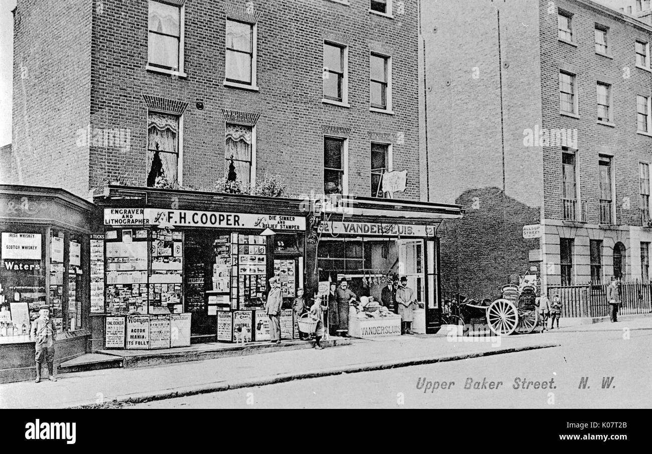 Vista superiore di Baker Street, Marylebone, London, con F H Cooper postcard publisher e Vandersluis macellai. Data: circa 1908 Foto Stock