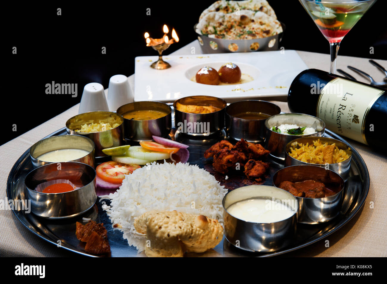 Tipica indiana cibo vegetariano servito presso un ristorante a Bangalore in India Foto Stock